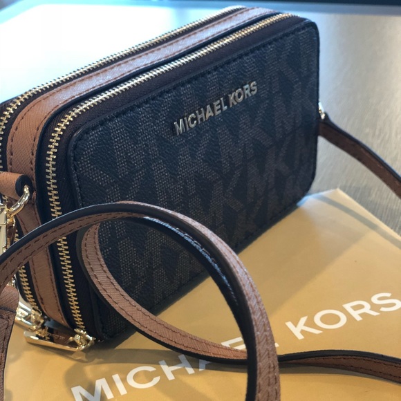 Michael Kors Handbags - Michael Kors Jet Set Travel Cross-body Bag Wallet